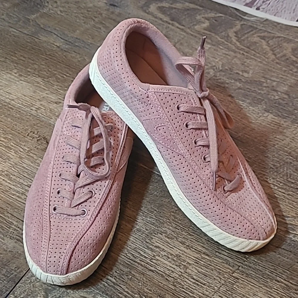 TRETORN Blush Mauve  Size 8.5 Suede Like Lace Fashion Sneaker